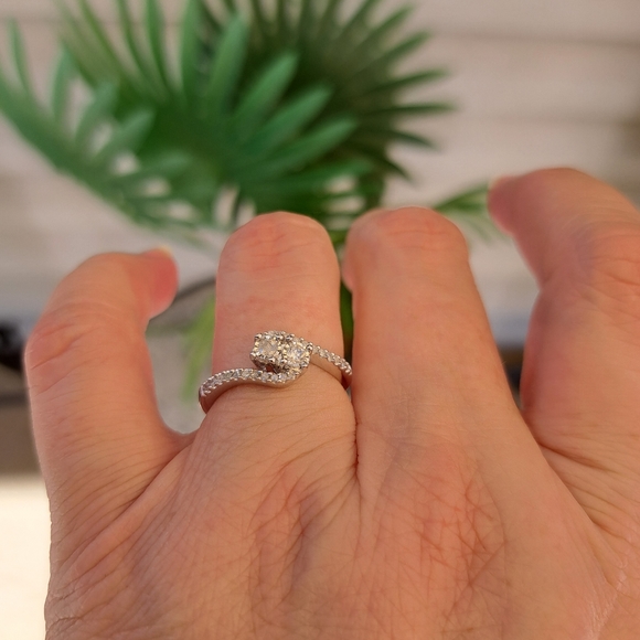 Diamond twist ring size 7 - Picture 8 of 9